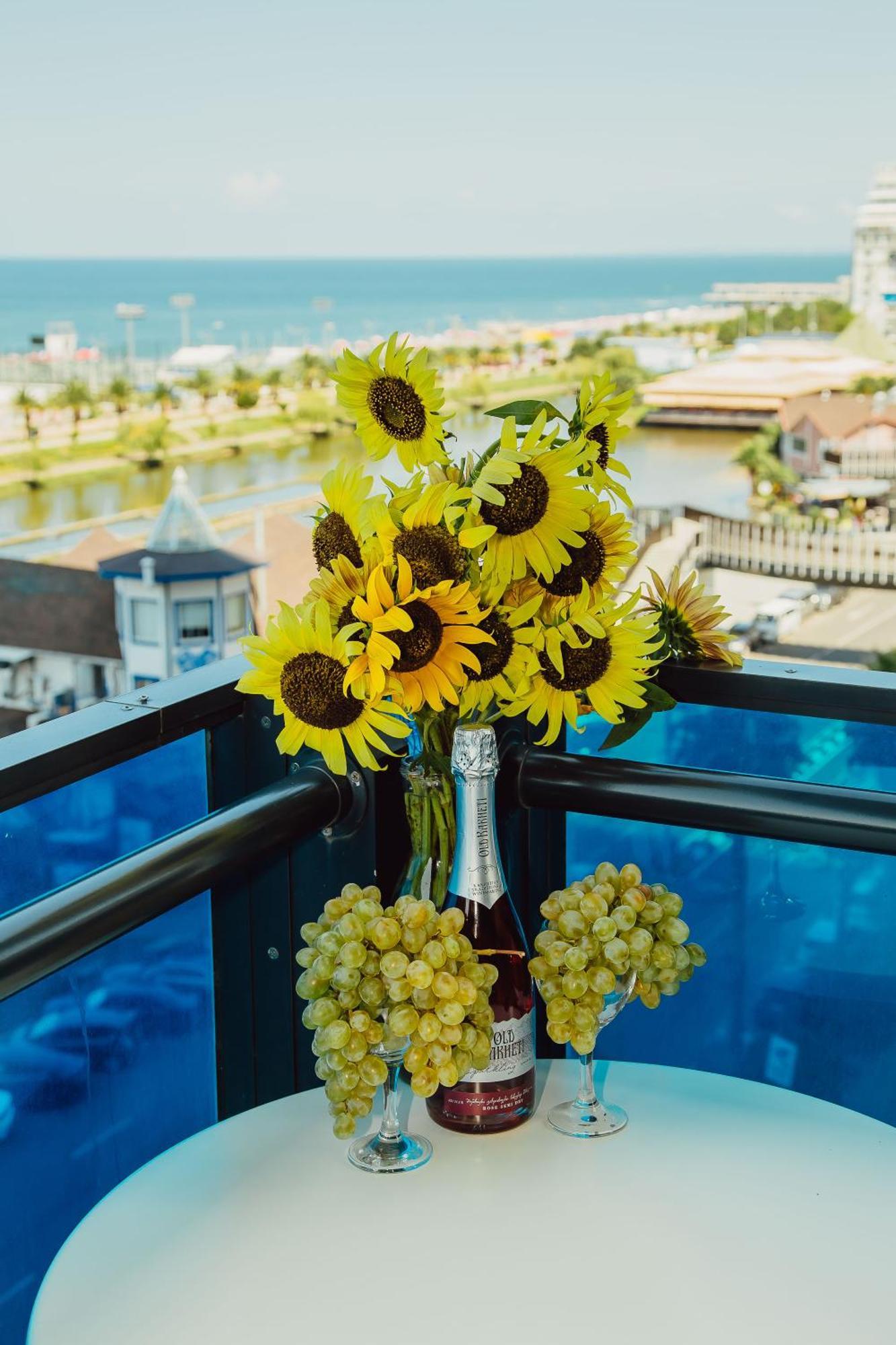 Orbi City Sea View Batumi Bagian luar foto